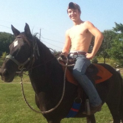 d_marks22's profile picture. Whyre you readin this?