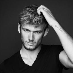 ineedfallen's profile picture. #Demigod #Chalé3 #Narniana #Loriena #Directioner #Arianator #twilighter. [Since: 16.11.2012]