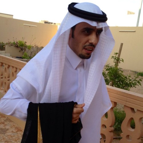... أنا هنا لا أختلف عنّي هُناك ... خليطٌ من هذا و ذاك قد ابدو متناقضاً أحياناً ... لكن هذا أنا بكل تناقضاتي٫٫٫