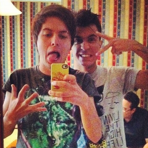 vai mais volta pra SSA @pelanzarestart hahaha // dona: beta ou tata haha