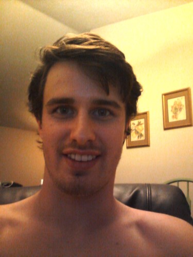 darrellhimself's profile picture. Face life with ambition and persistence. #GoGetter #Believer Nothing but respect to those who know the struggle. God bless the supporters and the haters, both.