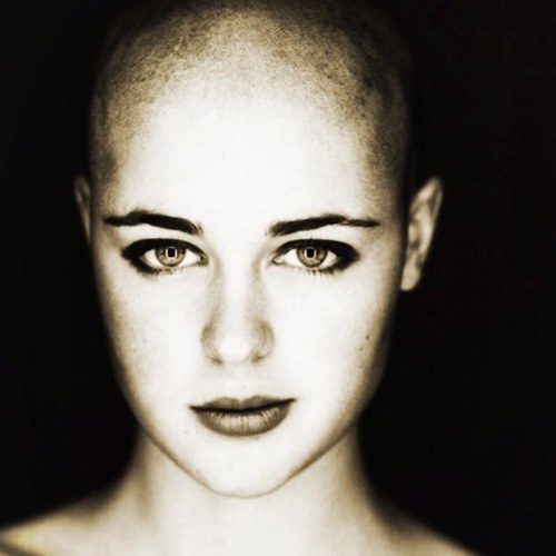 fennomen1's profile picture. ★PRENSES★ Eski bir sporcu, ünlü bir sanatçı, yetenekli bir oyuncu, müthiş bir şair falan demek isterdim ama bi bok değilim amk üzgünüm.!