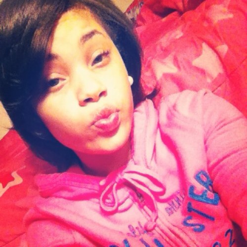Shes_Burrrtiful's profile picture. Follow me & ill follow back :)