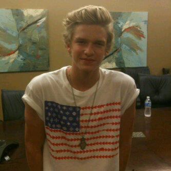Cristina with 15 years. I'm in love of @CodySimpson and his amazing music... He is my inspiration and I am proud of my idol ~12/17/12∞
