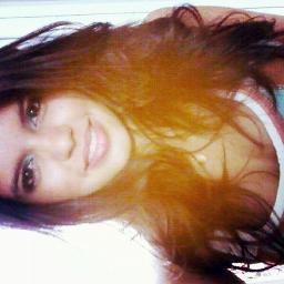 Mil frases de amor talvez não digam o que se passa dentro da gente, mas as vezes uma simples lágrima expressa tudo que sentimos! http://t.co/95lEfbv2