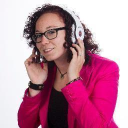 Ik heb Cross Media Concepting gestudeerd. Momenteel ben ik als Fast Forward management trainee werkzaam bij SES Creative op de afdeling Marketing & Ontwikkeling
