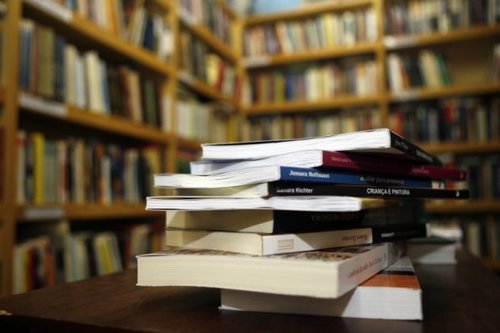 Livraria Católica, com títulos, CDs, DVDs e artigos religiosos para os católicos de Pindamonhangaba - SP e região.