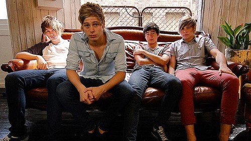 Just a Melbourne girl who discovered 4 Aussie boys on youtube ~5SOS~. Fell inlove straight away. @justinbieber is my life..!