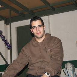 Apasionado de las motos, fanatico del culturismo y orgulloso cazador.