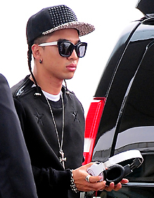 ภรรยาหลวง @realtaeyang มิใช่บอทนะเค่อะ ชื่อบีม อายุ 15หน้าตาดี #ไม่มีไร