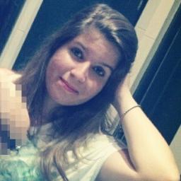 Pare de tratar com importância que te trata com insignificância. 
:       Oi. Nao saiia sem seguir-me  ☺