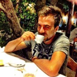 Giornalista, appassionato di politica.
