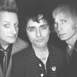 Noticias, fatos, trechos de música e tudo sobre @GreenDay . Se você assim como eu curte os caras, Enjoy!