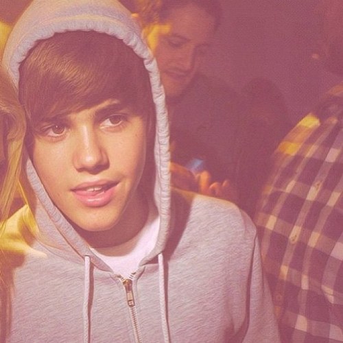 i love Justin Bieber, i am boy belieber, Justin is an amazing role model, he has amazing style and personality. I look up to him so much.