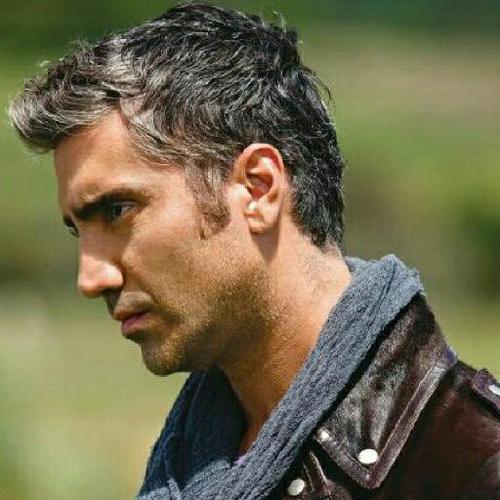 Fan del sexy de Alejandro Fernandez, sigo su carrera desde siempre!!! Lo amo!!!