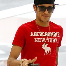 E fica o pedido constante para Deus: não me deixai morrer sem antes vê-lo.” Eu sou apenas uma fã perdidamente apaixonada. @NeyJunior_92 
01/03/12
