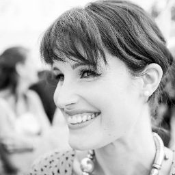 Graphic designer & mother of 2. Environmentally-minded.