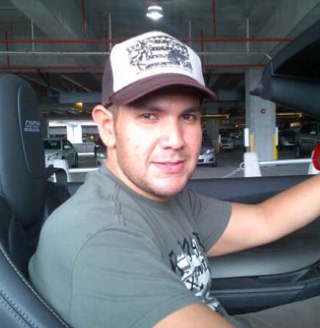 Venezolano, Caraqueño pero Güairista, ULAndino, empresario, modelo de radio, cantante de ducha, pintor de brocha gorda..... ah! y Médico cirujano.