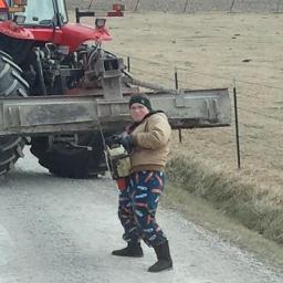 catlad_23's profile picture. I'm awesome. Everyone thinks so.