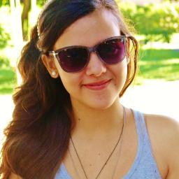 leitora, 17 anos, bailarina, estudante de Jornalismo na UFPB e apaixonada pelas artes