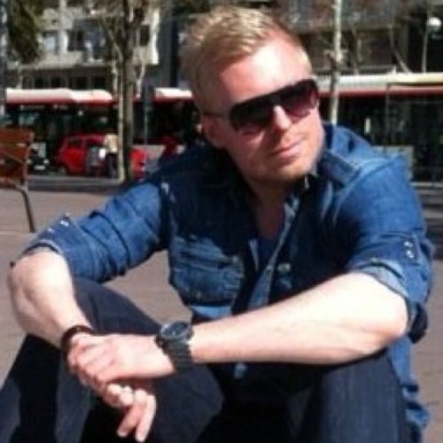 Staff79's profile picture. Er gal forfodsløber, journalist og forsideredaktør på eb.dk. Skriver om løb, journalistik, og alt jeg lige synes, jeg bør blande mig i.