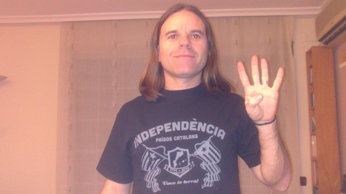 Mestre i Professor. Independentista. Dimoni de Molins. Cooperant. Ex jugador d'handbol i de rugby