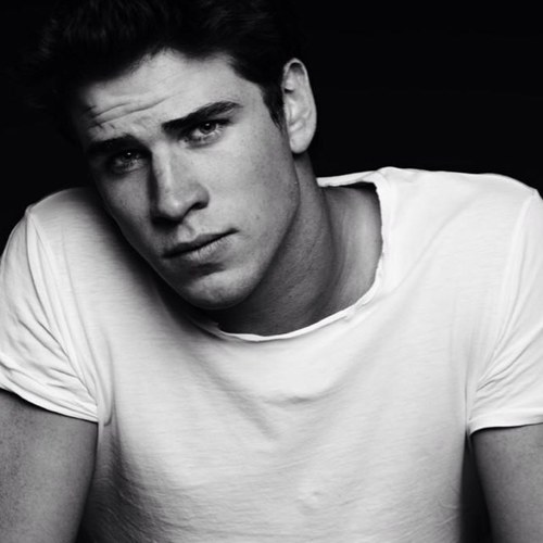 GaleH4wthorne's profile picture. I'm a Hunter and Coal miner, I had no one untill @gales_only came, so i will protect her till the end, I love her {RP-MARRIED}