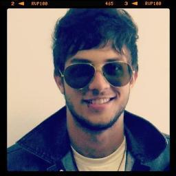 Estou aqui pelo amor ao meu ídolo, Chay. Meu plastíc favorito. Dono do: @LuaBlancoTeen . Since: 27/06/2012
