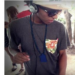 Rap. Rap. Rap. Bonés. Tenis. Rap. Garotas. Rap. Toca Discos