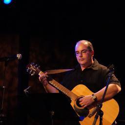 Musicien, guitariste et président des Productions musicales Stéphane Thouin