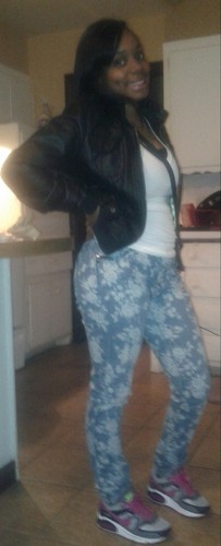 My Name Is Auyaana! Im A Seniior Nd I Cheer For The Marshall Bears Nd Dont Like Fake's But Follow Me Nd Ill Follow Back (: