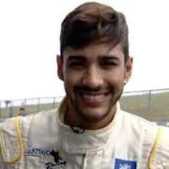 Amo música, principalmente as nacionais, meu esporte favorito e volei, gosto de sair com meus amigos, e minha vida são os estudos. sou fã de comida caseira.