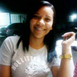 Ariana, flamenguuista & studante de E.Física. Não sei falar baixo, rir discretamente, nem controlar minha raiva. (Deus livrai-me de todo mal e olho gordo, Amém)