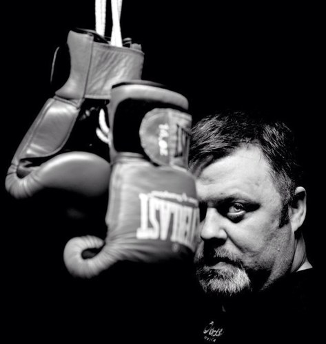 Retired trainer for professional boxers in Norway. Now I’m full time guitar-player, singer/songwriter, entertainer, lecturer. Life is good😊