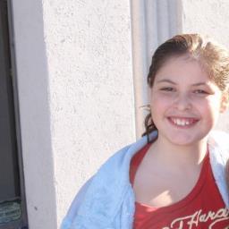 I love my bffs I like to eat Applebee's my bff is Alyssa and hailey