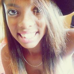 Não To Neem Ligando No Que Pensão De Miim . :/      Maninha aqi - @vivinhad Te amoh lindaa s2