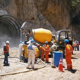 Técnico en Maquinaria pesada de movimiento de tierras.