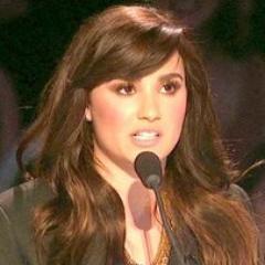 Amo a Demetria, sou louca pela Devonne e sou apaixonada pela Lovato :) Since: 15/12/2012 ! Stay Strong, esse é o nosso lema !