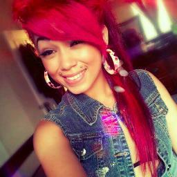 im from south dakota, i love meeting new people.. so hit me up :) dont be shy!.