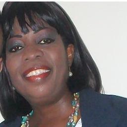Profesora de Inglés, Catedrática Universitaria, Directora de Colegio, escritora del libro De Boca en Boca