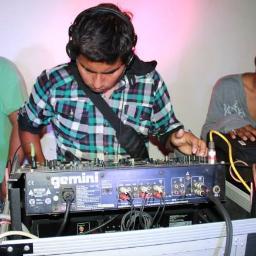 DJPacto experto en mixthape,electro,cumbia etc sigeme en faceboo como DjPacto ofisial