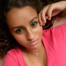 Sou retardada, feliz, curto rap e foda-se o resto.