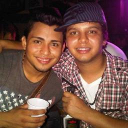 Maracucho y venezolano 100%,
Opositor hasta la muerte,
I love football