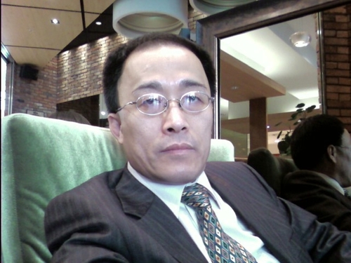 올바르게 살려고 노력하는 6살,2살짜리 예쁜 손주들을 둔 젊은 할아버지 입니다.