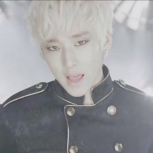 U-KISS Kevin bot.  12.06.28~