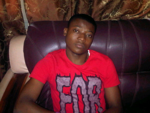 Am a cool,calm,sweet and gentle guy.love meeting matured minds.if u wanna know more about me,u can ping me on this : 21b8f9ea