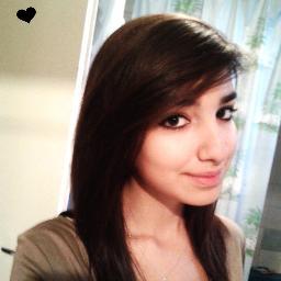 Lydia, 16 ans #Décembre. Je suis une fille calme et gentille. #Followme et je #FollowBack en retour .