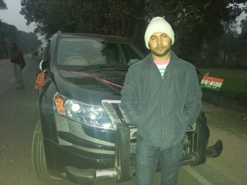 isiliye abhi talak ajnabi hu mein 
tamam log farishte hai... aadmi hu mein........