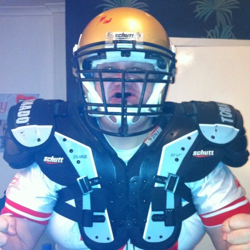 Married to my beautiful wife. Have 3 kids (my 2 boys & my princess @LilyButterflyxx ). Support MUFC, RFC & I play defense for CVB American football team!