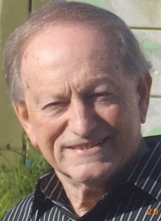 MrComplete's profile picture. I live in lovely Cape Town surrounded by sea and mountains and I work from home as an Internet Marketer.